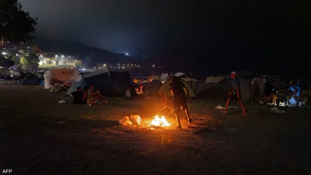 النيران أتت على خيم عدة.. حريق بمنطقة إيواء للاجئين في سبتة