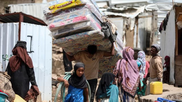 "تتفاقم ساعة تلو أخرى".. 76 ألف نازح باليمن
