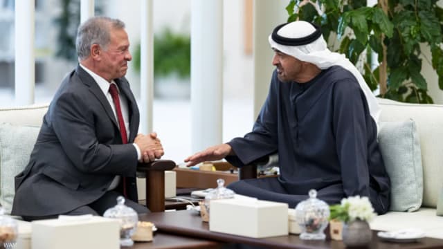 رئيس الإمارات وملك الأردن يبحثان العلاقات والقضايا الإقليمية