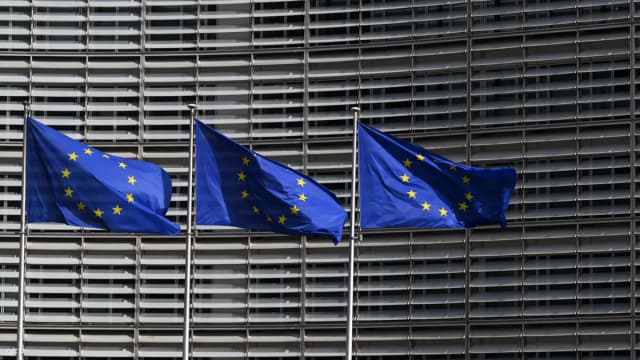 المفوضية الأوروبية تقترح رفع إجراءات 2022 الوقائية عن المجر