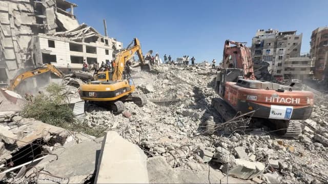 نجوا من القصف.. فقتلتهم منازلهم في غزة