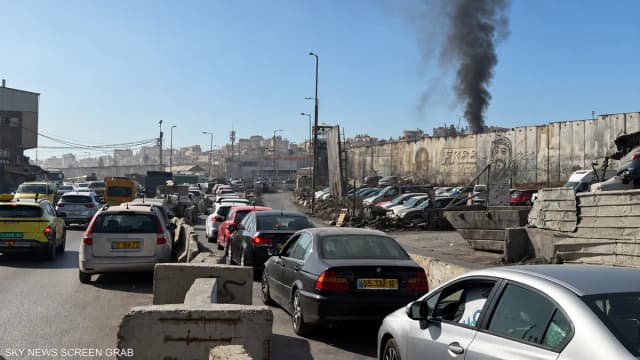 حواجز الضفة الغربية.. قصص "ساعات الفلسطينيين الضائعة"
