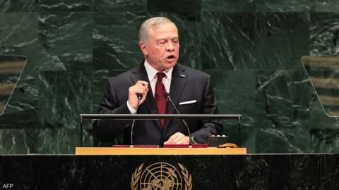 ملك الأردن يحذر من محاولات محو الوجود الفلسطيني