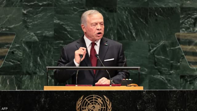 ملك الأردن يحذر من محاولات محو الوجود الفلسطيني