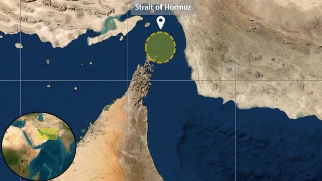 مقذوفات تصيب 3 سفن أثناء عبورها هرمز