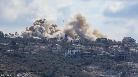 جنوب لبنان.. قصف إسرائيلي وتفجيرات ضخمة وحرق منازل