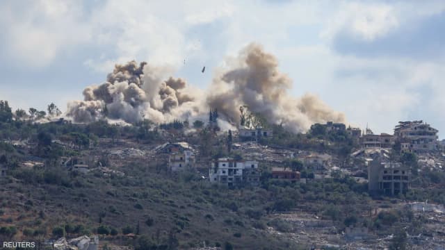 جنوب لبنان.. قصف إسرائيلي وتفجيرات ضخمة وحرق منازل