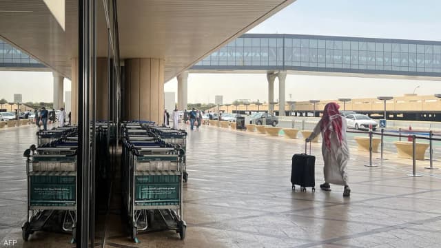 السعودية تمدد تعليق العمليات في مطار الملك خالد
