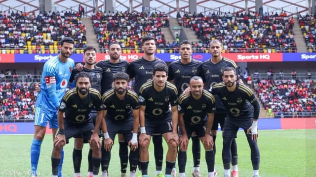 بثنائية.. الأهلي المصري يقص شريط الكونفدرالية