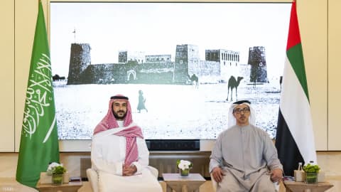 منصور بن زايد يلتقي خالد بن سلمان