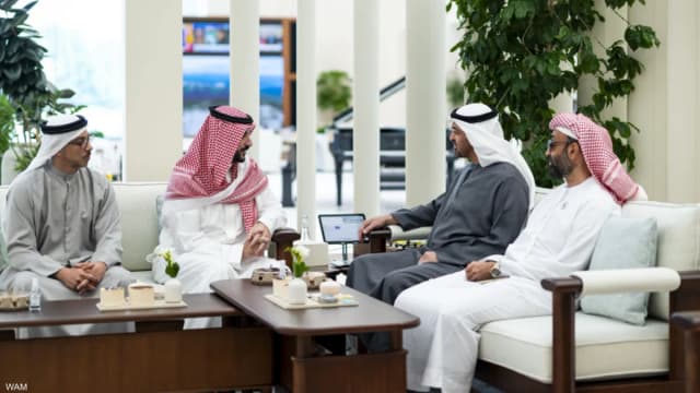 رئيس الإمارات يستقبل الأمير خالد بن سلمان