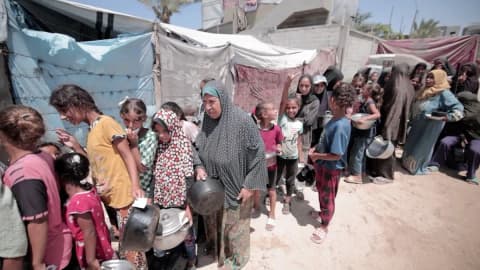 بعد تراجع المساعدات.. مخاوف جديدة تؤرق عائلات غزة