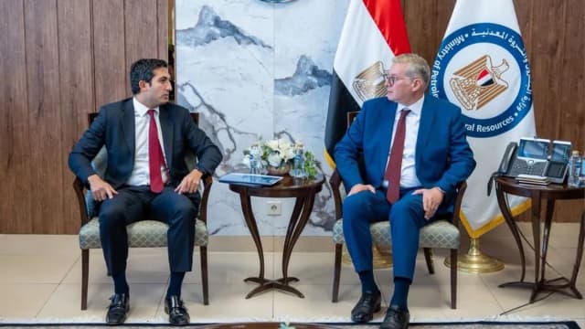 مصر و"فيرتيغلوب" تبحثان إنشاء مجمع للأسمدة الفوسفاتية