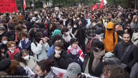فرنسا بين عنف الشارع وضغط الديون.. من يربح الأزمة؟