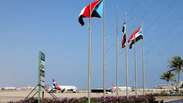 انفجارات تهز عدن.. والحوثيون يتبنون استهداف موقعين