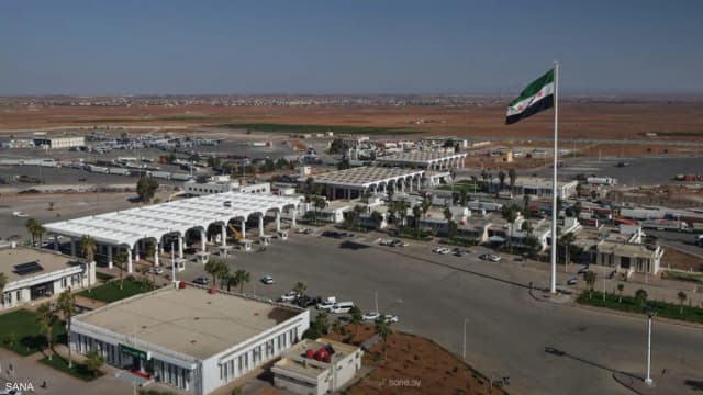 سوريا تغلق معبر نصيب مع الأردن بعد غارات جوية