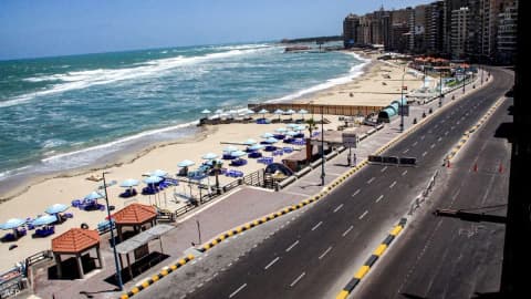 مصرع 3 أشخاص بعد غرق قارب هجرة قبالة الإسكندرية