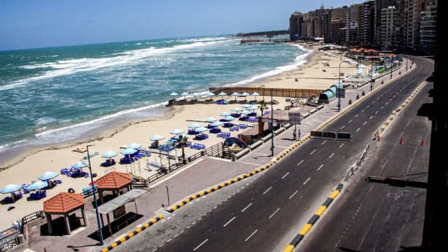 مصرع 3 أشخاص بعد غرق قارب هجرة قبالة الإسكندرية