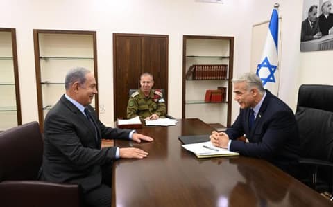 לפיד דרש לתאם פגישה דחופה - נתניהו סירב