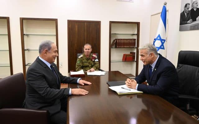לפיד דרש לתאם פגישה דחופה - נתניהו סירב