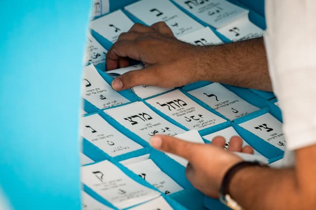 סקר מנדטים: גוש האופוזיציה מתרסק; וינטר במרחק נגיעה