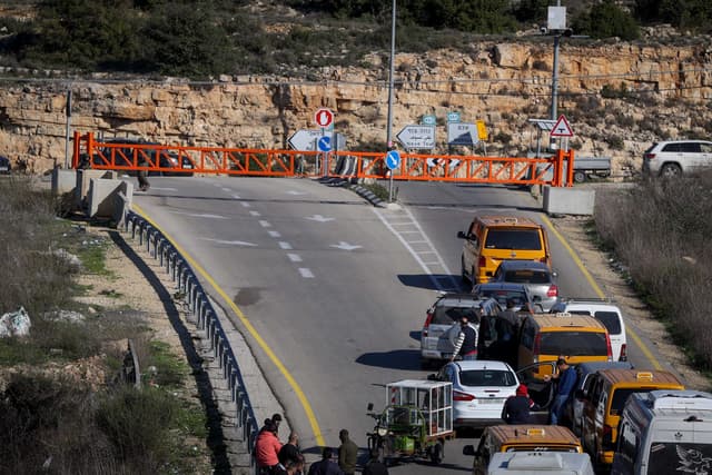 חשד לפיגוע דריסה בבנימין: דיווח על פצוע קל, צה"ל פתח במרדף