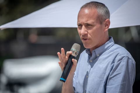 חילי טרופר מפתיע: "זה לא קשור לנתניהו"