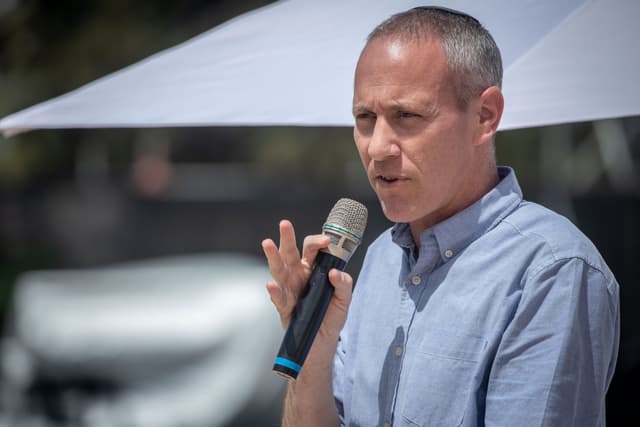 חילי טרופר מפתיע: "זה לא קשור לנתניהו"