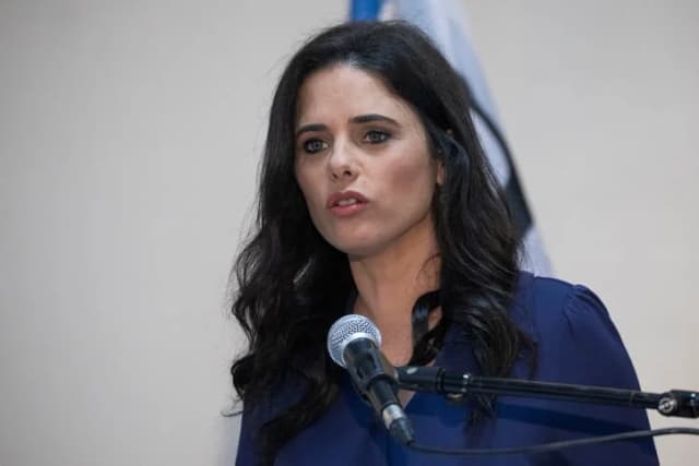 חבר ימינה לשעבר לאיילת שקד: "תתנערי ממנו"