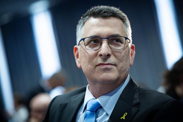 גדעון סער מכה על חטא: "טעיתי, אני מצטער על זה"