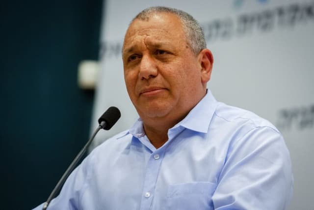 שבוע לבחירות: המהלך החריג של איזנקוט נגד בכיר הליכוד