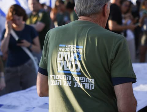 בכיר ב'אחים לנשק' מזהיר: "הם לא יכירו בתוצאות הבחירות"