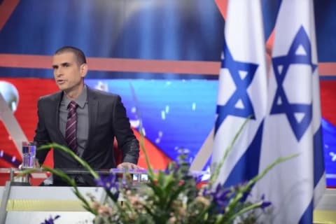 מאומץ ומאולץ: “ארץ נהדרת" אבל לא מצחיקה
