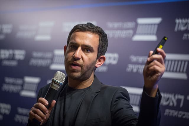 עקיבא נוביק נגד איציק בונצל: "טקסט מכוער ואווילי"