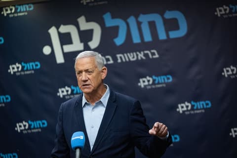 גנץ מגיב לליברמן: "ההתקפות שלך לא יסתירו את המבוי הסתום"