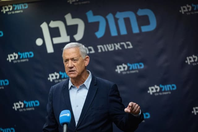 גנץ מגיב לליברמן: "ההתקפות שלך לא יסתירו את המבוי הסתום"