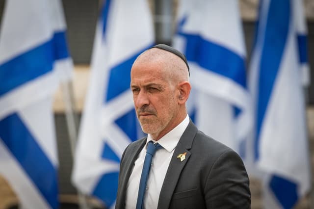 3 מיליון שקלים: רונן בר הגיש תביעת ענק נגד נתניהו