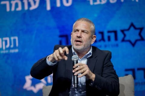 אחרי שעורר סערה: ינון מגל יוצא מגיב לראשונה