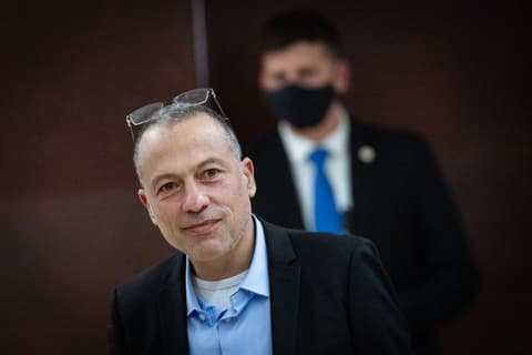 "לוזרים חסרי חיים": דובר הליכוד מתפוצץ על הנגבי