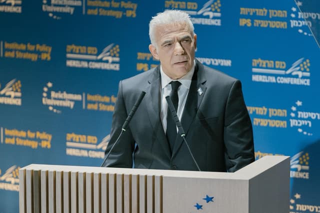 לפיד מבהיר: "שום דבר דומה לא הופיע בעדכון הביטחוני"