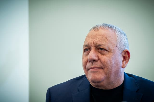 איזנקוט מאיים בתביעה נגד נתניהו: "יש לך 4 שעות"