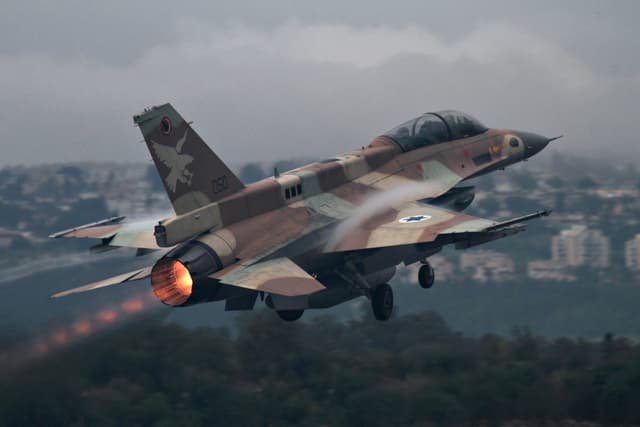 נערכו לתקיפה? מטוסי קרב ישראליים טסו לכיוון איראן במסגרת תרגיל