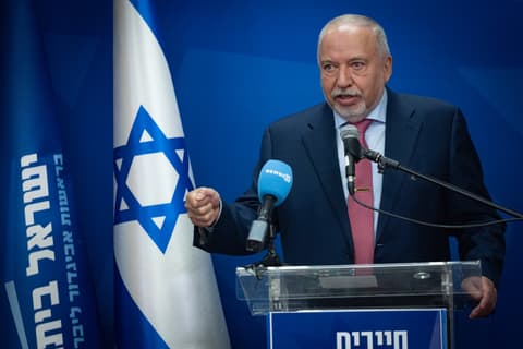ליברמן ממשיך לתקוף את איזנקוט: "כל השיח הזה מסוכן"