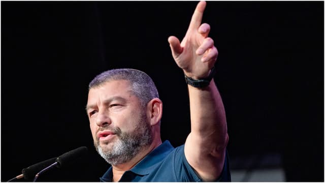 וינטר נשבר וזועק: "תראו מה עשיתם לו, הוא נשבר!"