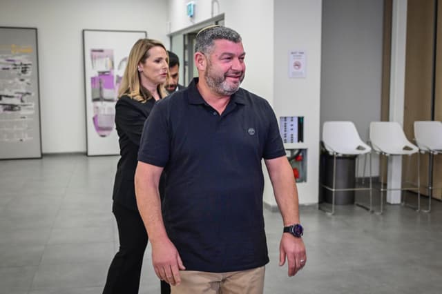 "נוק-אאוט פוליטי": המהלך שיעביר את עופר וינטר את אחוז החסימה
