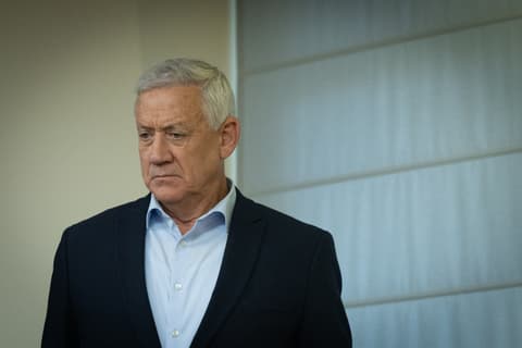 מכה קשה לגנץ: הח"כ הוותיק פורש מהמפלגה