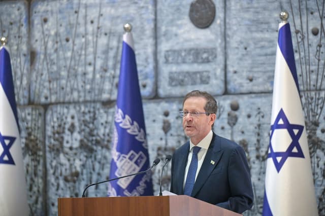 לראשונה מאז חילופי השלטון: הרצוג יצא לביקור בהונגריה