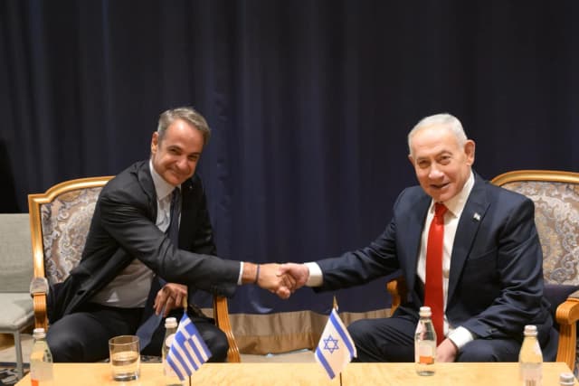 רגע לפני הנאום בעצרת: נתניהו נפגש עם ראש ממשלת יוון