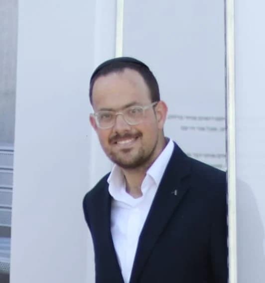 ״הפסיכיאטר צריך אשפוז במקומי. אני אדם רגיל״