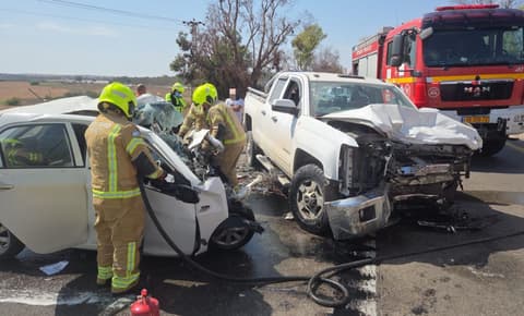 תאונה קשה בדרום: גבר חולץ מרכב בוער, מותו נקבע במקום